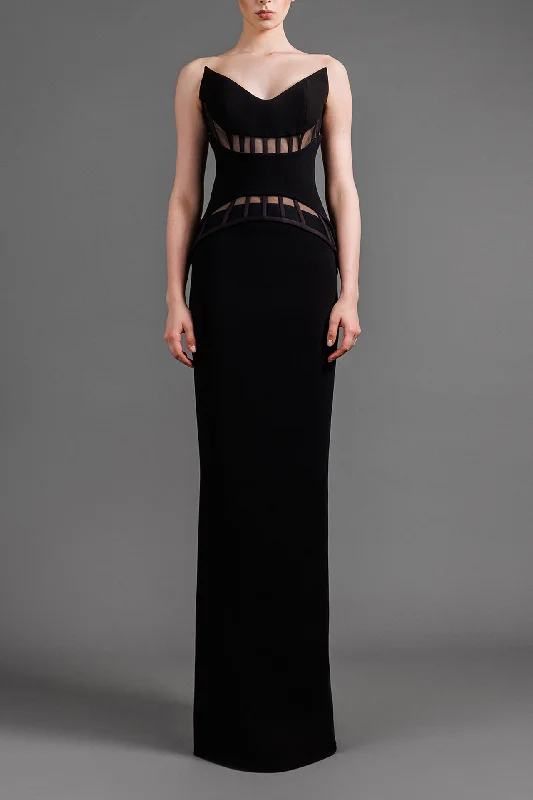 Corseted bodice sleeveles crepe gown Halter unclassified dresses